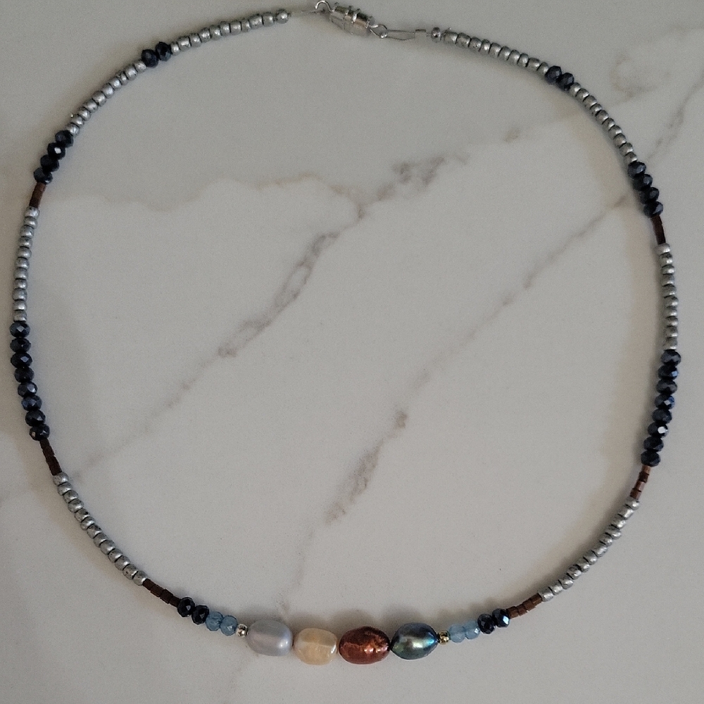 Elegant Multicolor Beaded Necklace, With 4 Multicolor Freshwater Pearls.